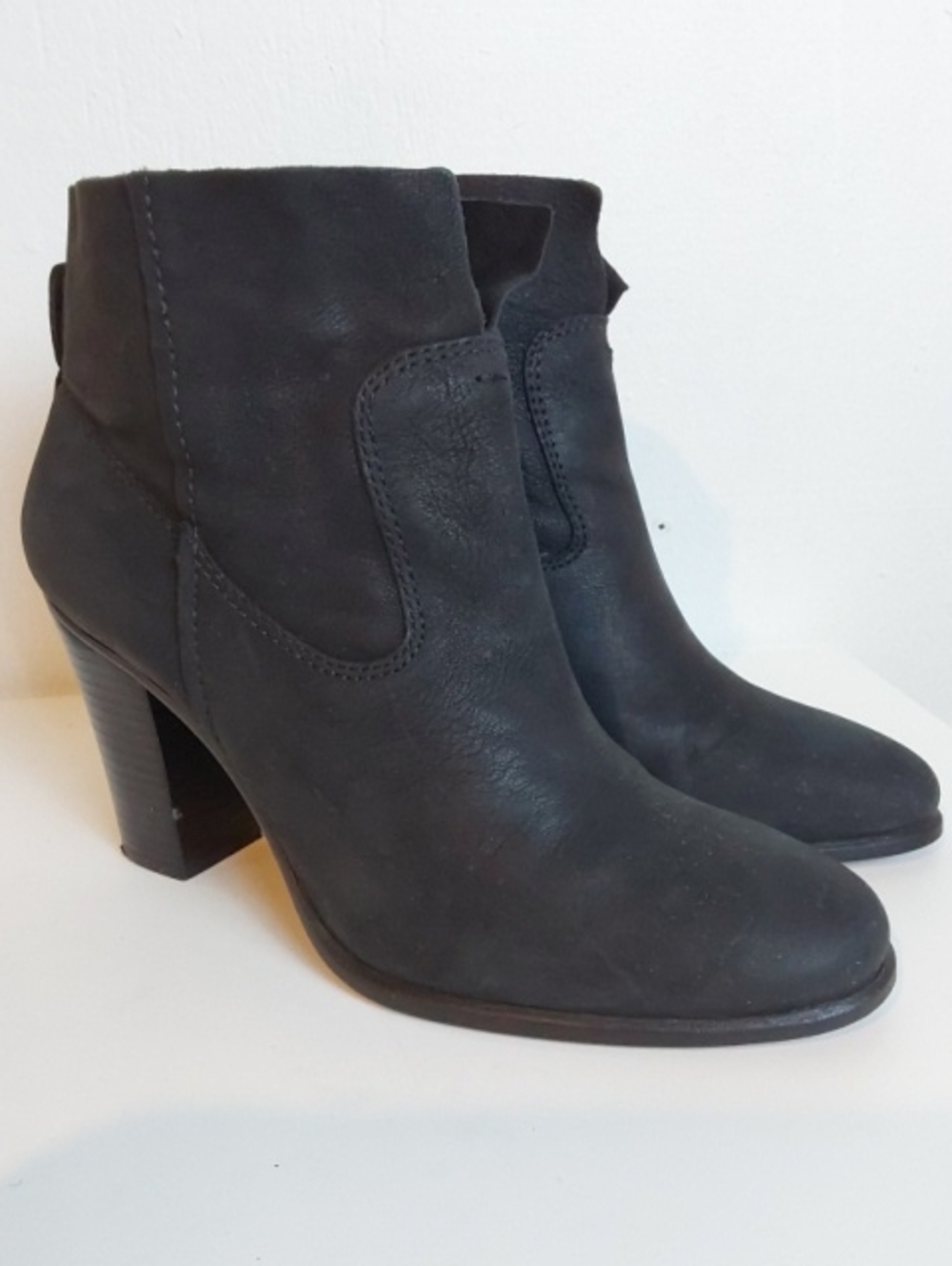 Vince Camuto|Feina Black Leather Suede Stacked Heel Ankle Boots Bootie Sz.8.5
